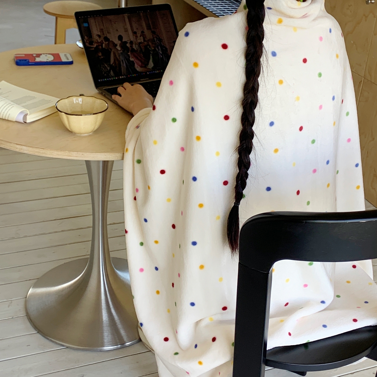 91家纺网 家纺一手货源 找家纺 桃喜 2025秋冬新款双面牛奶绒披肩毯毛毯毯子 彩色波点（双面绒披肩毯）