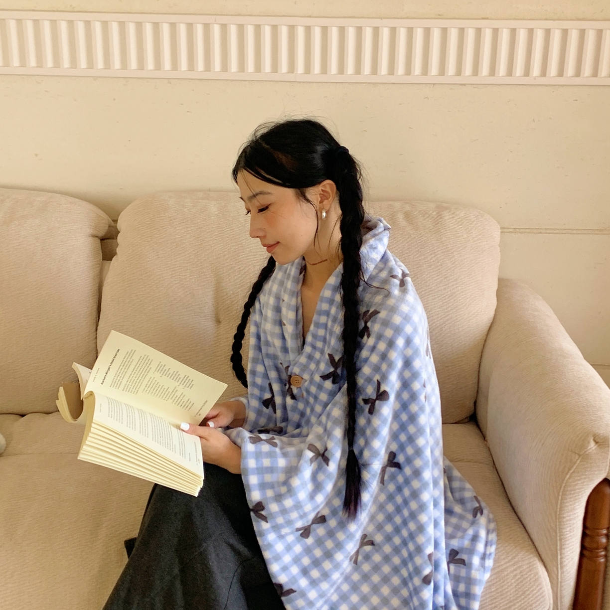 91家纺网 家纺一手货源 找家纺 桃喜 2025秋冬新款双面牛奶绒披肩毯毛毯毯子 蓝格子蝴蝶结（双面绒披肩毯）