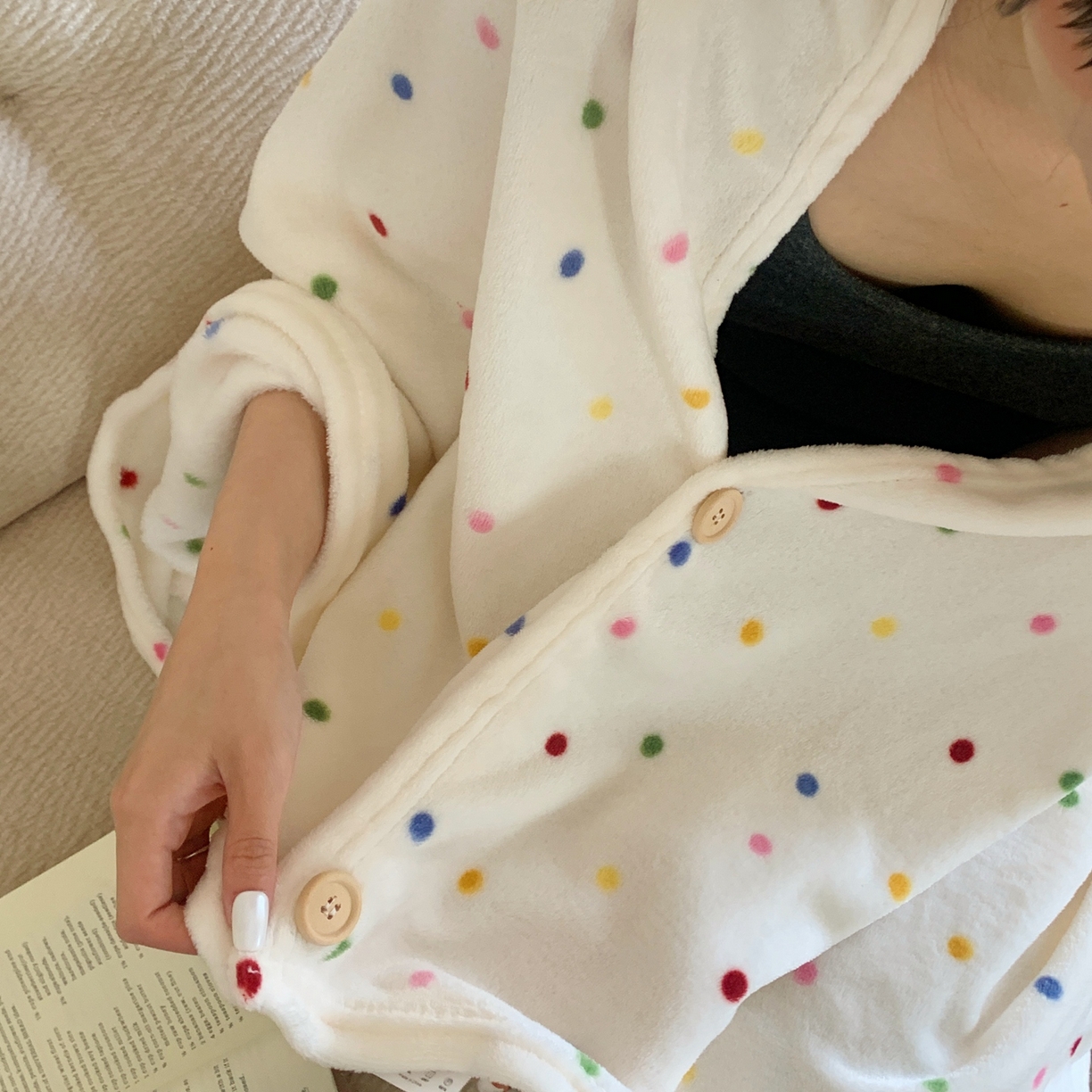 91家纺网 家纺一手货源 找家纺 桃喜 2025秋冬新款双面牛奶绒披肩毯毛毯毯子 彩色波点（双面绒披肩毯）