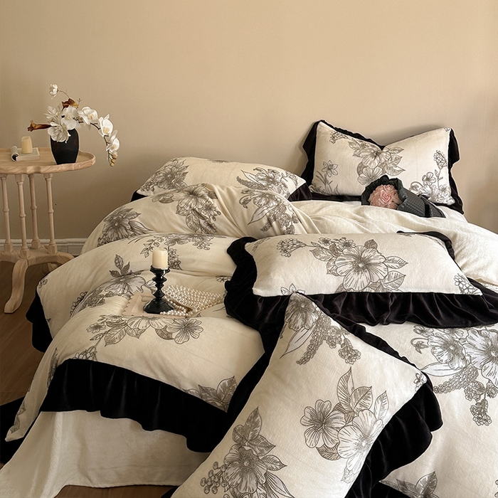 91家纺网 家纺一手货源 找家纺 安哆啦家纺 2025新款法式赫本风牛奶绒四件套 法式-花语浪漫