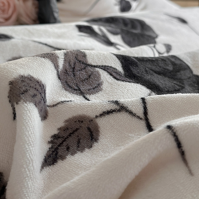 91家纺网 家纺一手货源 找家纺 安哆啦家纺 2025新款法式赫本风牛奶绒四件套 法式-暗夜玫瑰