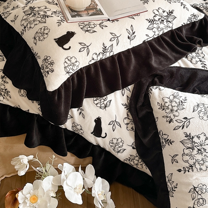 91家纺网 家纺一手货源 找家纺 安哆啦家纺 2025新款法式赫本风牛奶绒四件套 法式-猫先生