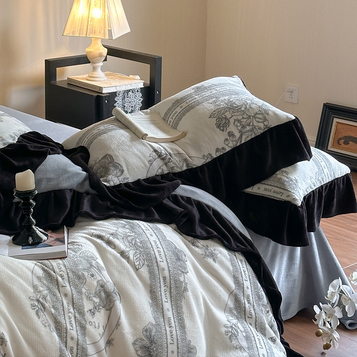 91家纺网 家纺一手货源 找家纺 安哆啦家纺 2025新款法式赫本风牛奶绒四件套 法式-花魅