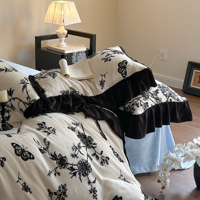 91家纺网 家纺一手货源 找家纺 安哆啦家纺 2025新款法式赫本风牛奶绒四件套 法式-蓝梦里