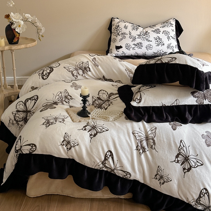 91家纺网 家纺一手货源 找家纺 安哆啦家纺 2025新款法式赫本风牛奶绒四件套 法式-蝴蝶翩翩