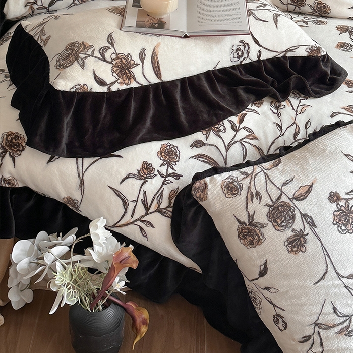 91家纺网 家纺一手货源 找家纺 安哆啦家纺 2025新款法式赫本风牛奶绒四件套 法式-叶璃