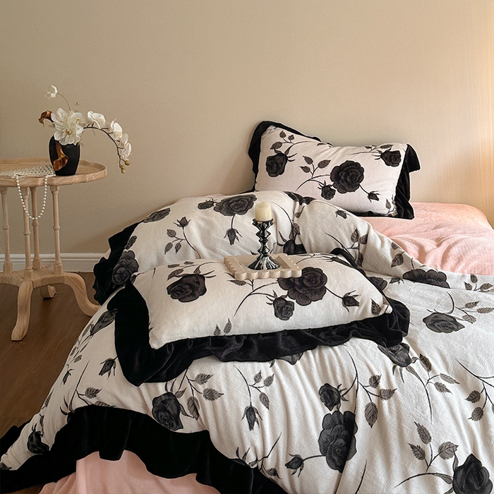 91家纺网 家纺一手货源 找家纺 安哆啦家纺 2025新款法式赫本风牛奶绒四件套 法式-暗夜玫瑰