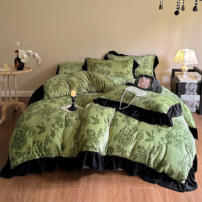 91家纺网 家纺一手货源 找家纺 安哆啦家纺 2025新款法式赫本风牛奶绒四件套 法式-绿野仙踪