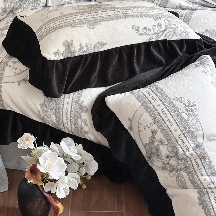 91家纺网 家纺一手货源 找家纺 安哆啦家纺 2025新款法式赫本风牛奶绒四件套 法式-花魅