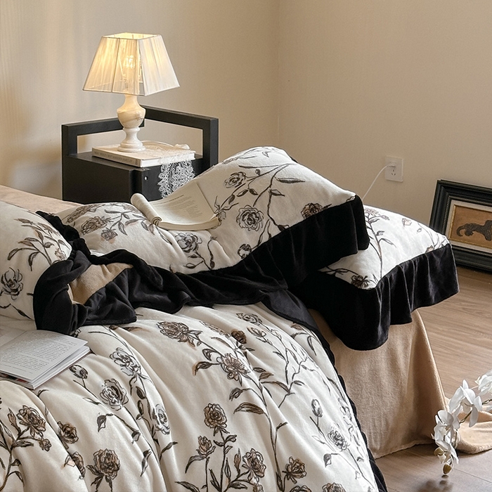 91家纺网 家纺一手货源 找家纺 安哆啦家纺 2025新款法式赫本风牛奶绒四件套 法式-叶璃