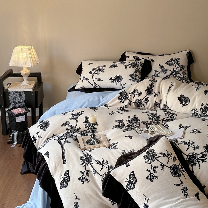 91家纺网 家纺一手货源 找家纺 安哆啦家纺 2025新款法式赫本风牛奶绒四件套 法式-蓝梦里