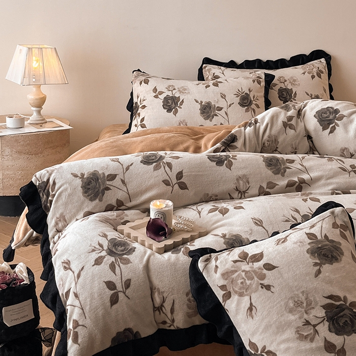 91家纺网 家纺一手货源 找家纺 安哆啦家纺 2025新款法式赫本风牛奶绒四件套 法式-玫瑰的诗