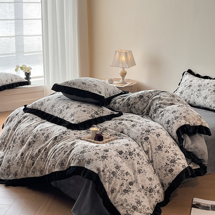 91家纺网 家纺一手货源 找家纺 安哆啦家纺 2025新款法式赫本风牛奶绒四件套 法式-星河入梦