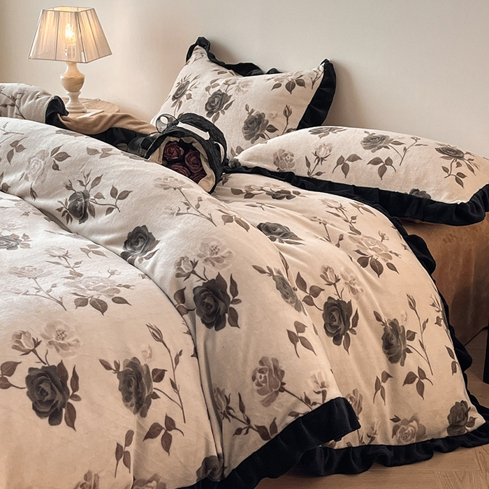 91家纺网 家纺一手货源 找家纺 安哆啦家纺 2025新款法式赫本风牛奶绒四件套 法式-玫瑰的诗