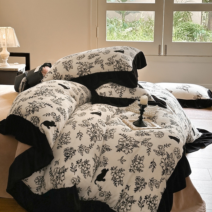 91家纺网 家纺一手货源 找家纺 安哆啦家纺 2025新款法式赫本风牛奶绒四件套 法式-猫先生