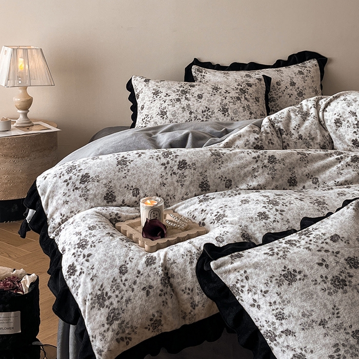 91家纺网 家纺一手货源 找家纺 安哆啦家纺 2025新款法式赫本风牛奶绒四件套 法式-星河入梦