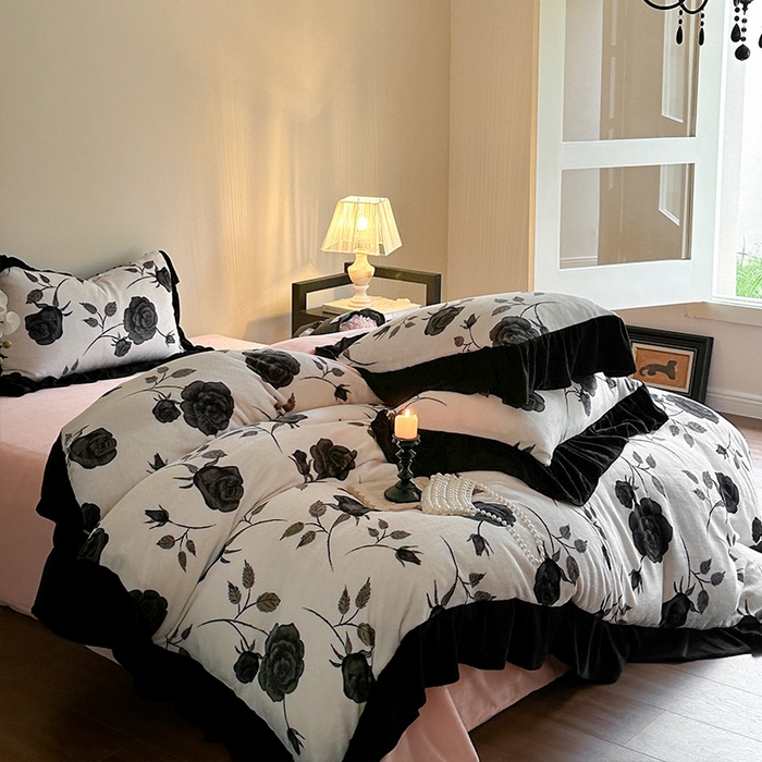 91家纺网 家纺一手货源 找家纺 安哆啦家纺 2025新款法式赫本风牛奶绒四件套 法式-暗夜玫瑰