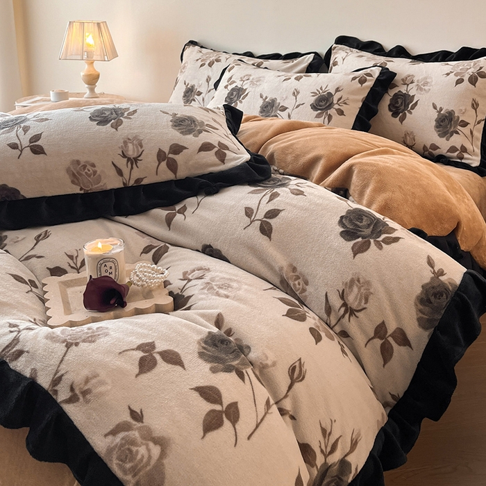 91家纺网 家纺一手货源 找家纺 安哆啦家纺 2025新款法式赫本风牛奶绒四件套 法式-玫瑰的诗