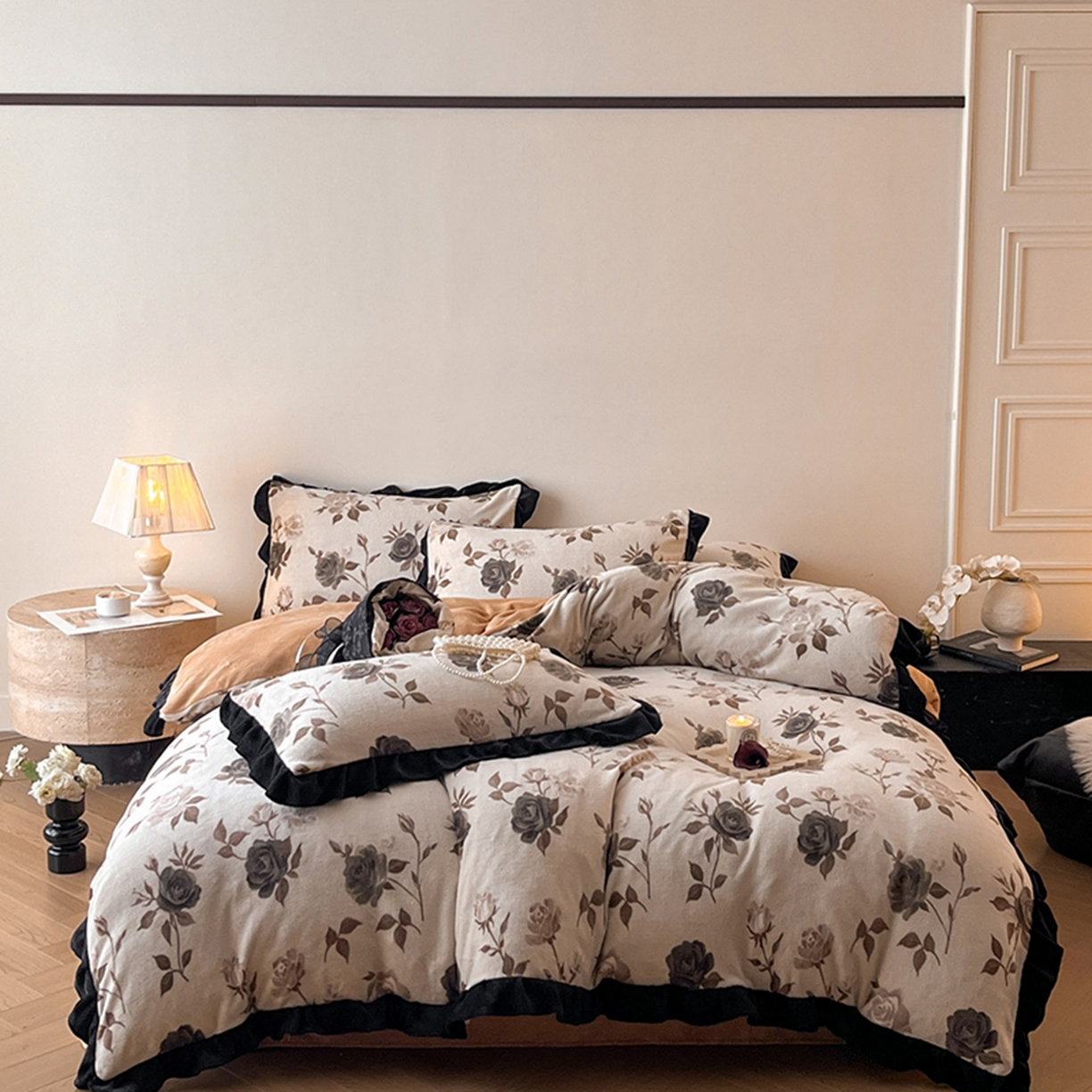 91家纺网 家纺一手货源 找家纺 安哆啦家纺 2025新款法式赫本风牛奶绒四件套 法式-玫瑰的诗