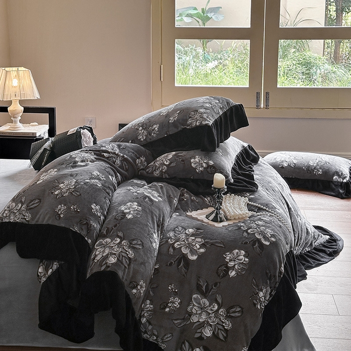 91家纺网 家纺一手货源 找家纺 安哆啦家纺 2025新款法式赫本风牛奶绒四件套 法式-夜幕里