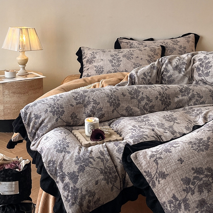 91家纺网 家纺一手货源 找家纺 安哆啦家纺 2025新款法式赫本风牛奶绒四件套 法式-花影浅吟