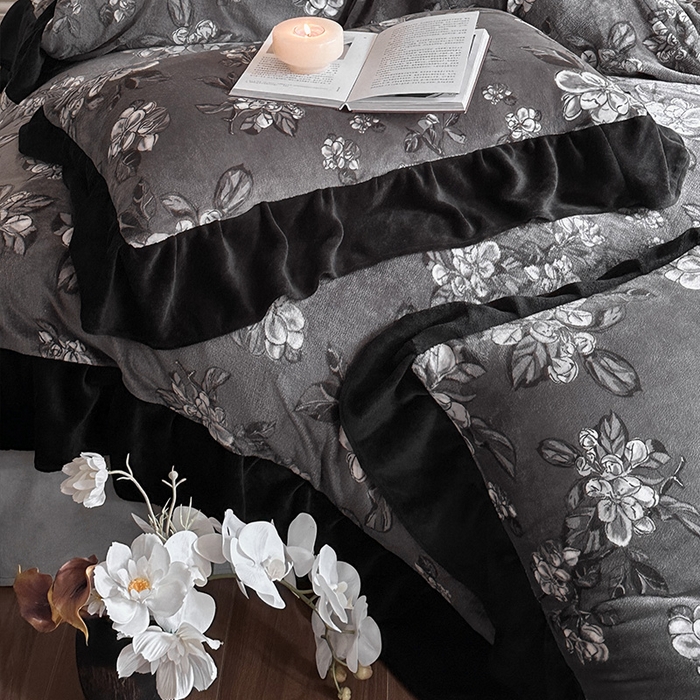 91家纺网 家纺一手货源 找家纺 安哆啦家纺 2025新款法式赫本风牛奶绒四件套 法式-夜幕里