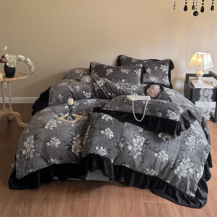 91家纺网 家纺一手货源 找家纺 安哆啦家纺 2025新款法式赫本风牛奶绒四件套 法式-夜幕里