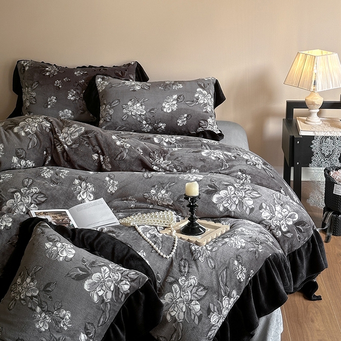 91家纺网 家纺一手货源 找家纺 安哆啦家纺 2025新款法式赫本风牛奶绒四件套 法式-夜幕里