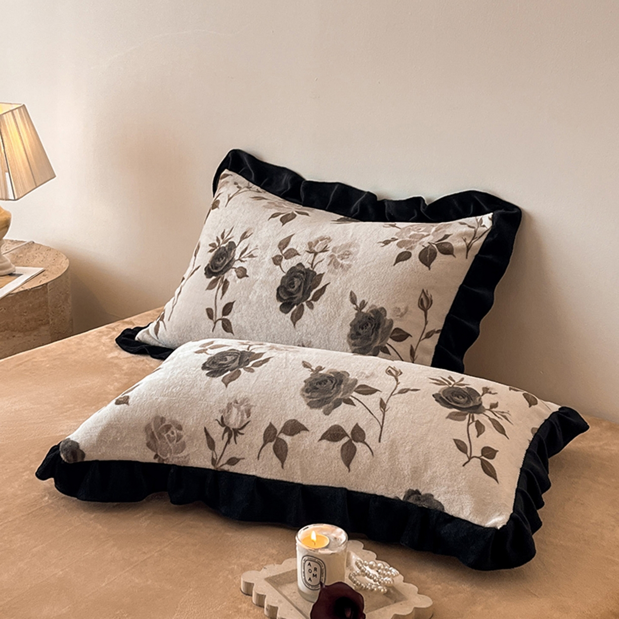 91家纺网 家纺一手货源 找家纺 安哆啦家纺 2025新款法式赫本风牛奶绒四件套 法式-玫瑰的诗