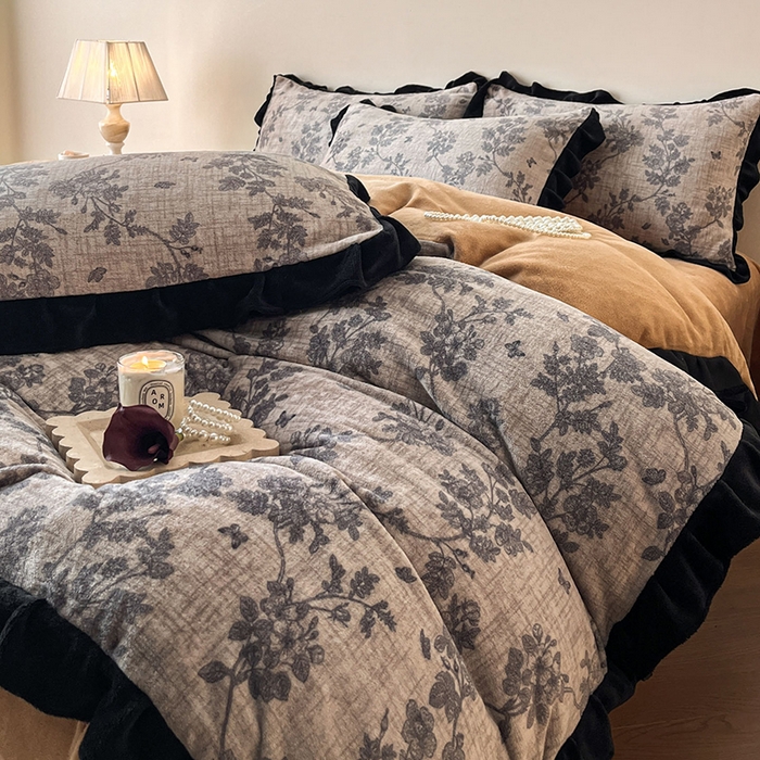 91家纺网 家纺一手货源 找家纺 安哆啦家纺 2025新款法式赫本风牛奶绒四件套 法式-花影浅吟