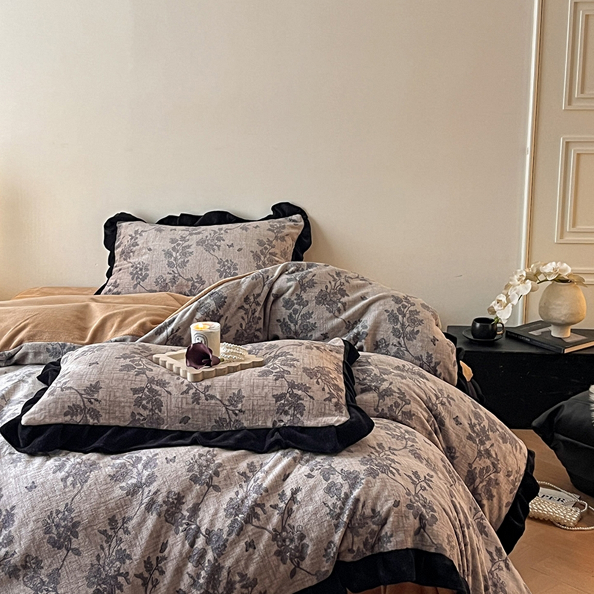 91家纺网 家纺一手货源 找家纺 安哆啦家纺 2025新款法式赫本风牛奶绒四件套 法式-花影浅吟