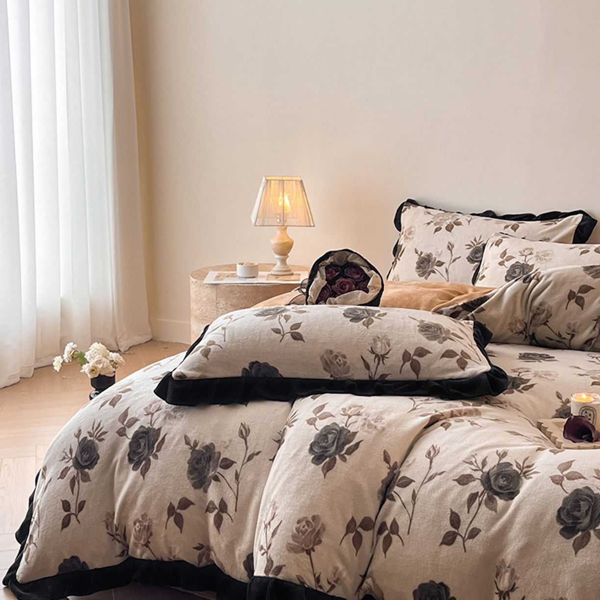 91家纺网 家纺一手货源 找家纺 安哆啦家纺 2025新款法式赫本风牛奶绒四件套 法式-玫瑰的诗