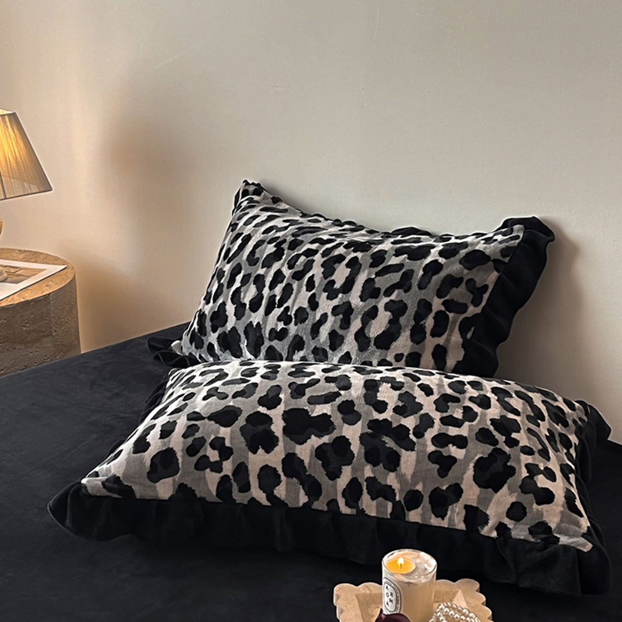 91家纺网 家纺一手货源 找家纺 安哆啦家纺 2025新款法式赫本风牛奶绒四件套 法式-高级豹纹