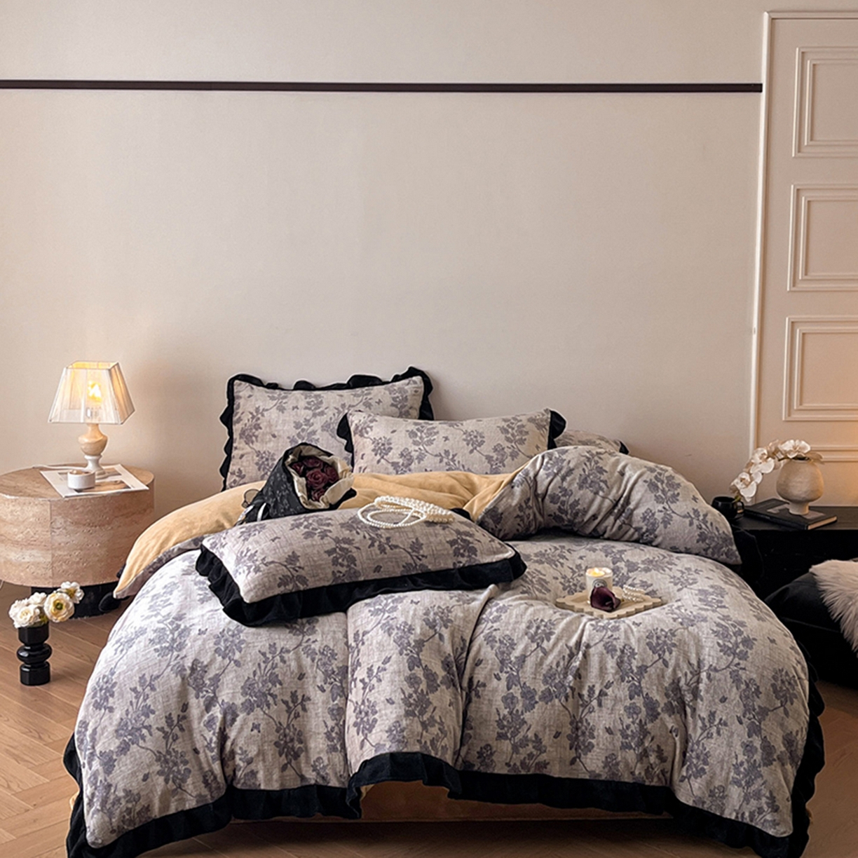 91家纺网 家纺一手货源 找家纺 安哆啦家纺 2025新款法式赫本风牛奶绒四件套 法式-花影浅吟