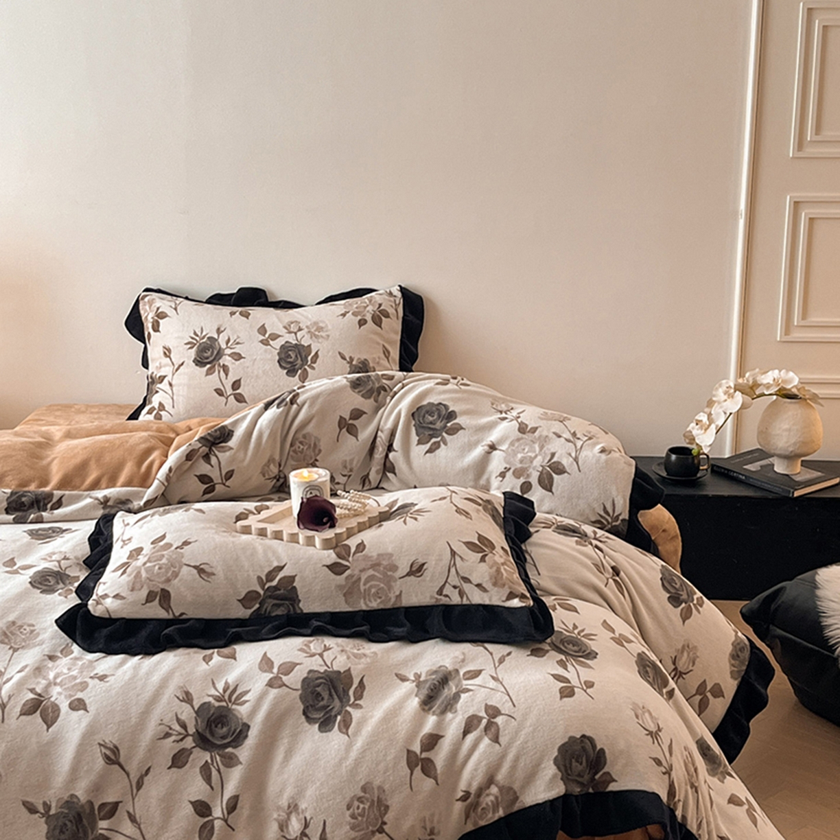 91家纺网 家纺一手货源 找家纺 安哆啦家纺 2025新款法式赫本风牛奶绒四件套 法式-玫瑰的诗