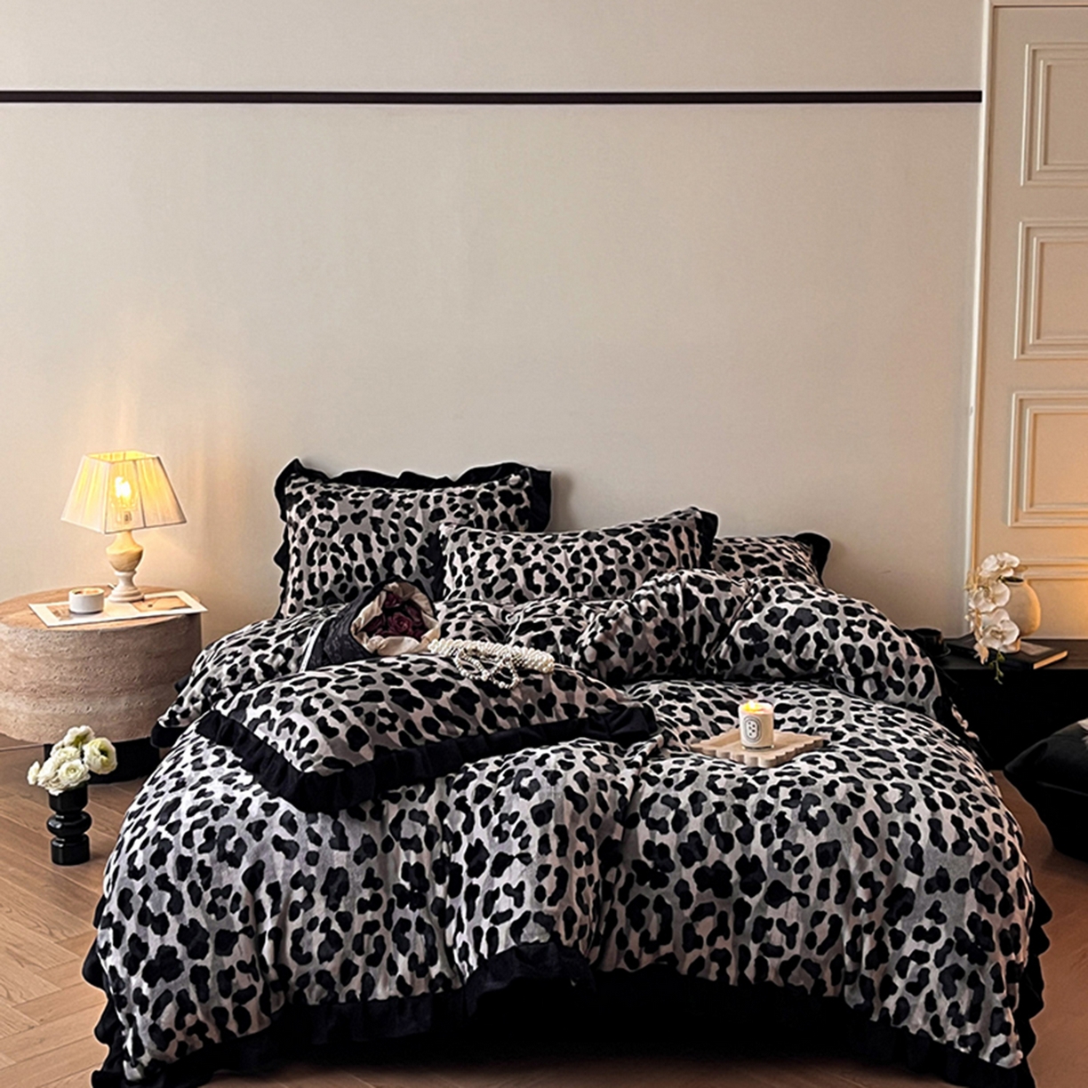 91家纺网 家纺一手货源 找家纺 安哆啦家纺 2025新款法式赫本风牛奶绒四件套 法式-高级豹纹