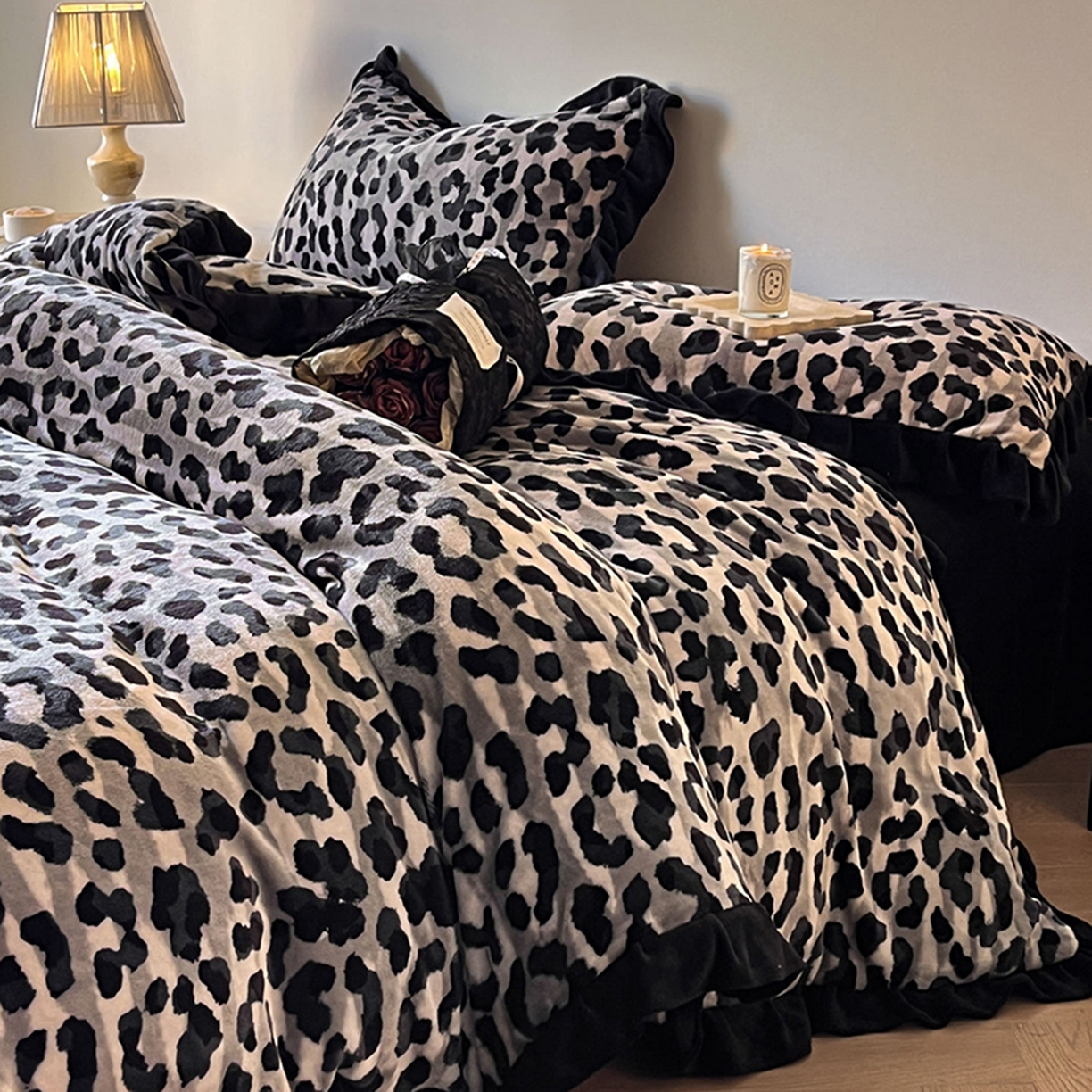 91家纺网 家纺一手货源 找家纺 安哆啦家纺 2025新款法式赫本风牛奶绒四件套 法式-高级豹纹