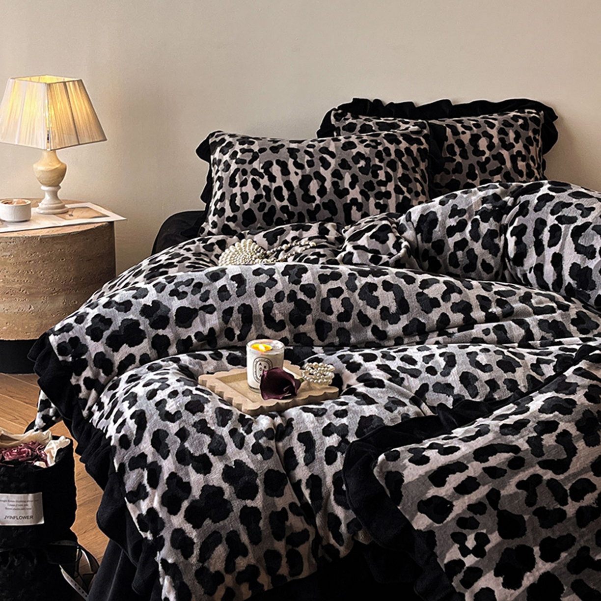 91家纺网 家纺一手货源 找家纺 安哆啦家纺 2025新款法式赫本风牛奶绒四件套 法式-高级豹纹