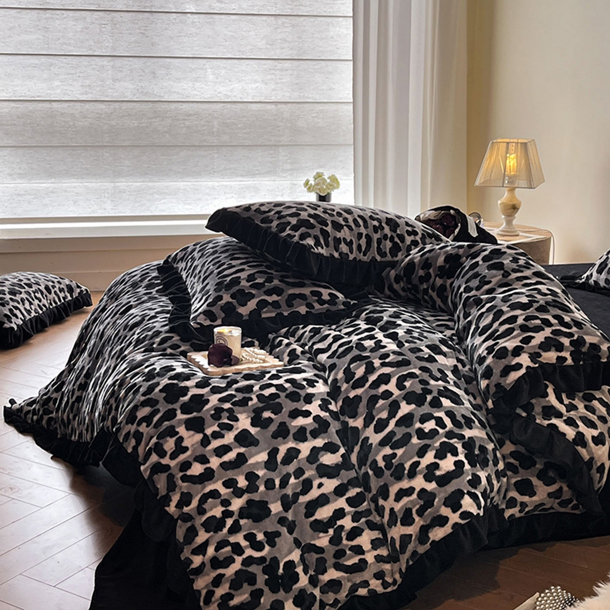 91家纺网 家纺一手货源 找家纺 安哆啦家纺 2025新款法式赫本风牛奶绒四件套 法式-高级豹纹