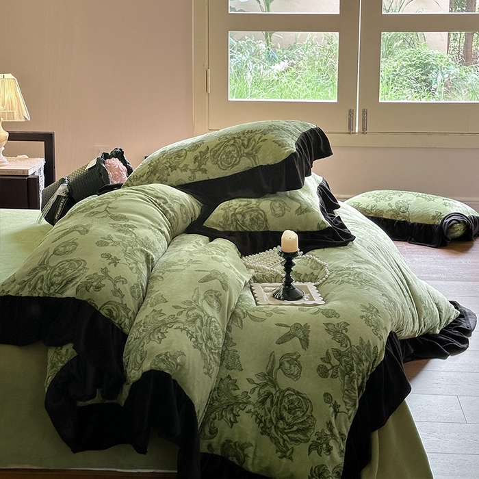 91家纺网 家纺一手货源 找家纺 安哆啦家纺 2025新款法式赫本风牛奶绒四件套 法式-绿野仙踪