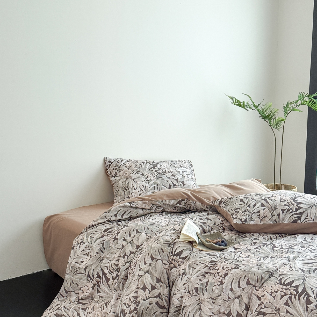 91家纺网 家纺一手货源 找家纺 窝米 2025新款全棉纯棉火山磨毛花卉四件套-第五批 疏影-咖