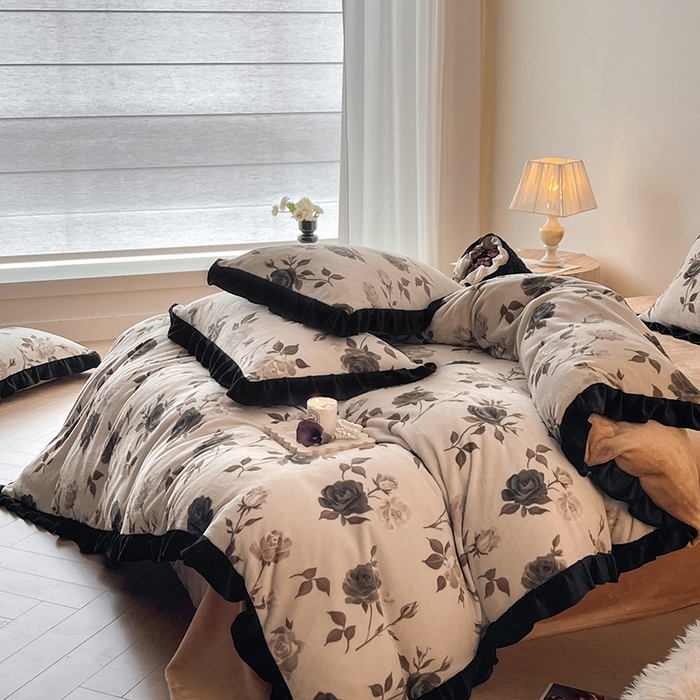 91家纺网 家纺一手货源 找家纺 安哆啦家纺 2025新款法式赫本风牛奶绒四件套 法式-玫瑰的诗