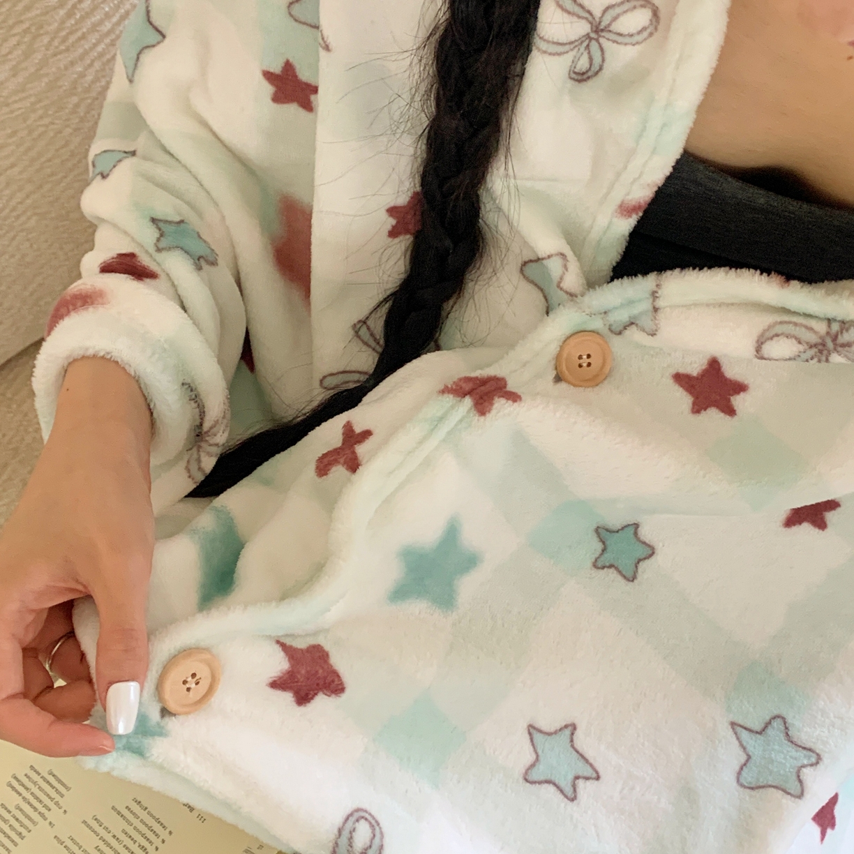 91家纺网 家纺一手货源 找家纺 桃喜 2025秋冬新款双面牛奶绒披肩毯毛毯毯子 薄荷奶咖星星（双面绒披肩毯）