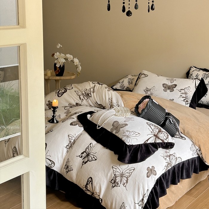 91家纺网 家纺一手货源 找家纺 安哆啦家纺 2025新款法式赫本风牛奶绒四件套 法式-蝴蝶翩翩