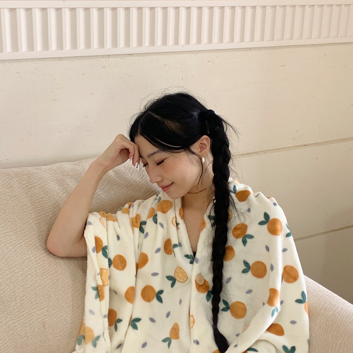 91家纺网 家纺一手货源 找家纺 桃喜 2025秋冬新款双面牛奶绒披肩毯毛毯毯子 小橘子（双面绒披肩毯）