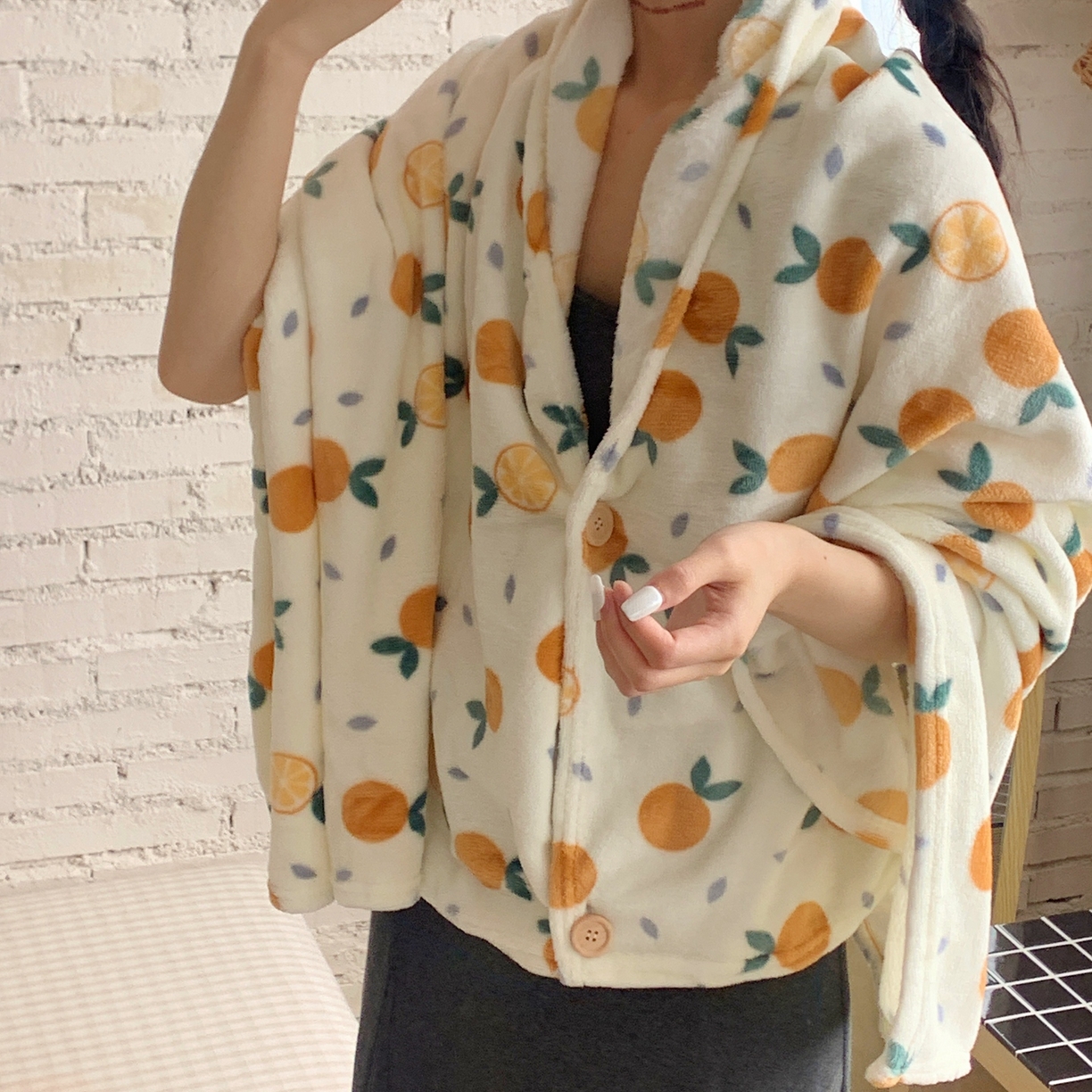 91家纺网 家纺一手货源 找家纺 桃喜 2025秋冬新款双面牛奶绒披肩毯毛毯毯子 小橘子（双面绒披肩毯）