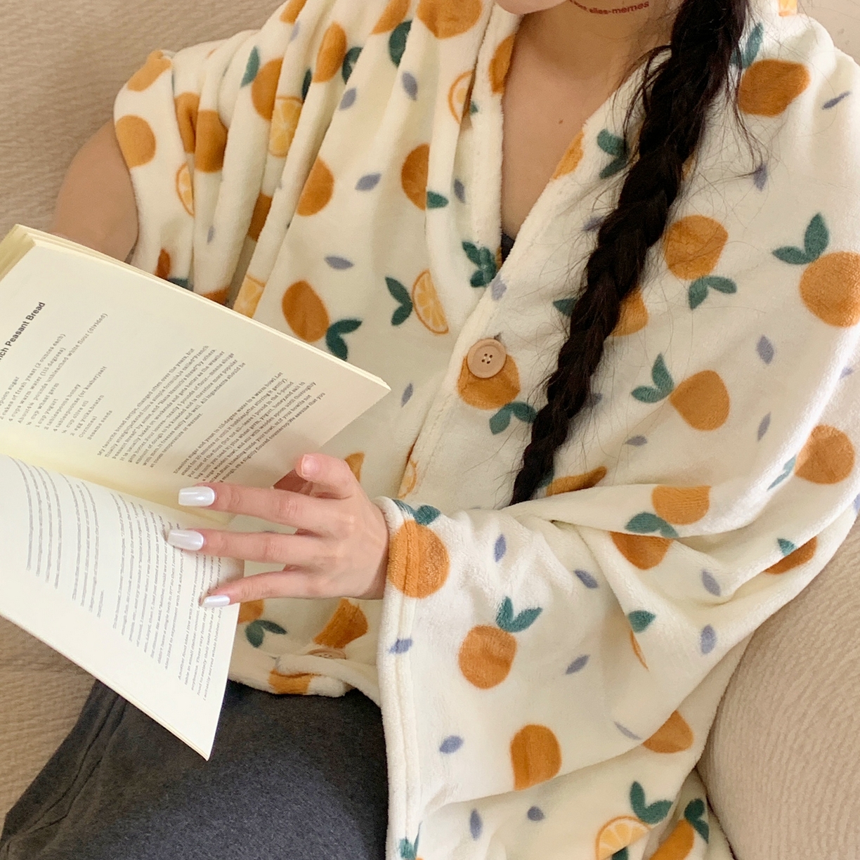 91家纺网 家纺一手货源 找家纺 桃喜 2025秋冬新款双面牛奶绒披肩毯毛毯毯子 小橘子（双面绒披肩毯）