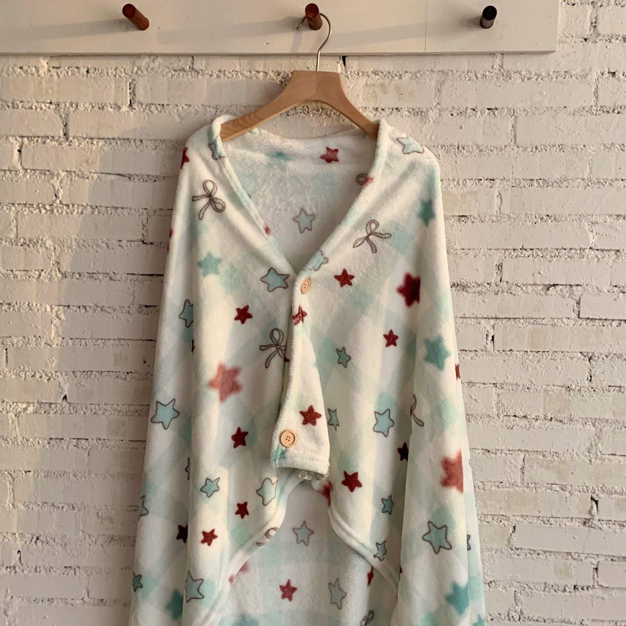 91家纺网 家纺一手货源 找家纺 桃喜 2025秋冬新款双面牛奶绒披肩毯毛毯毯子 薄荷奶咖星星（双面绒披肩毯）