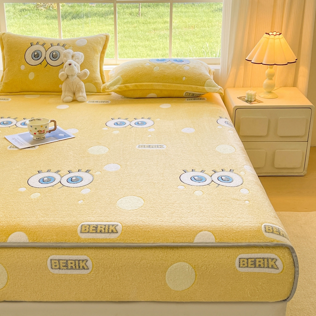 91家纺网 家纺一手货源 找家纺 牵梦萦家纺 2025新款雪花绒立体包边床笠 大眼宝宝