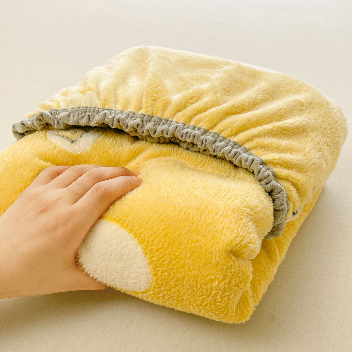 91家纺网 家纺一手货源 找家纺 牵梦萦家纺 2025新款雪花绒立体包边床笠 大眼宝宝